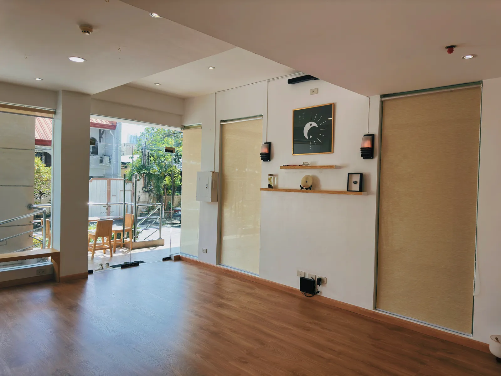 Studio corner with wide windows, shelves and window blinds